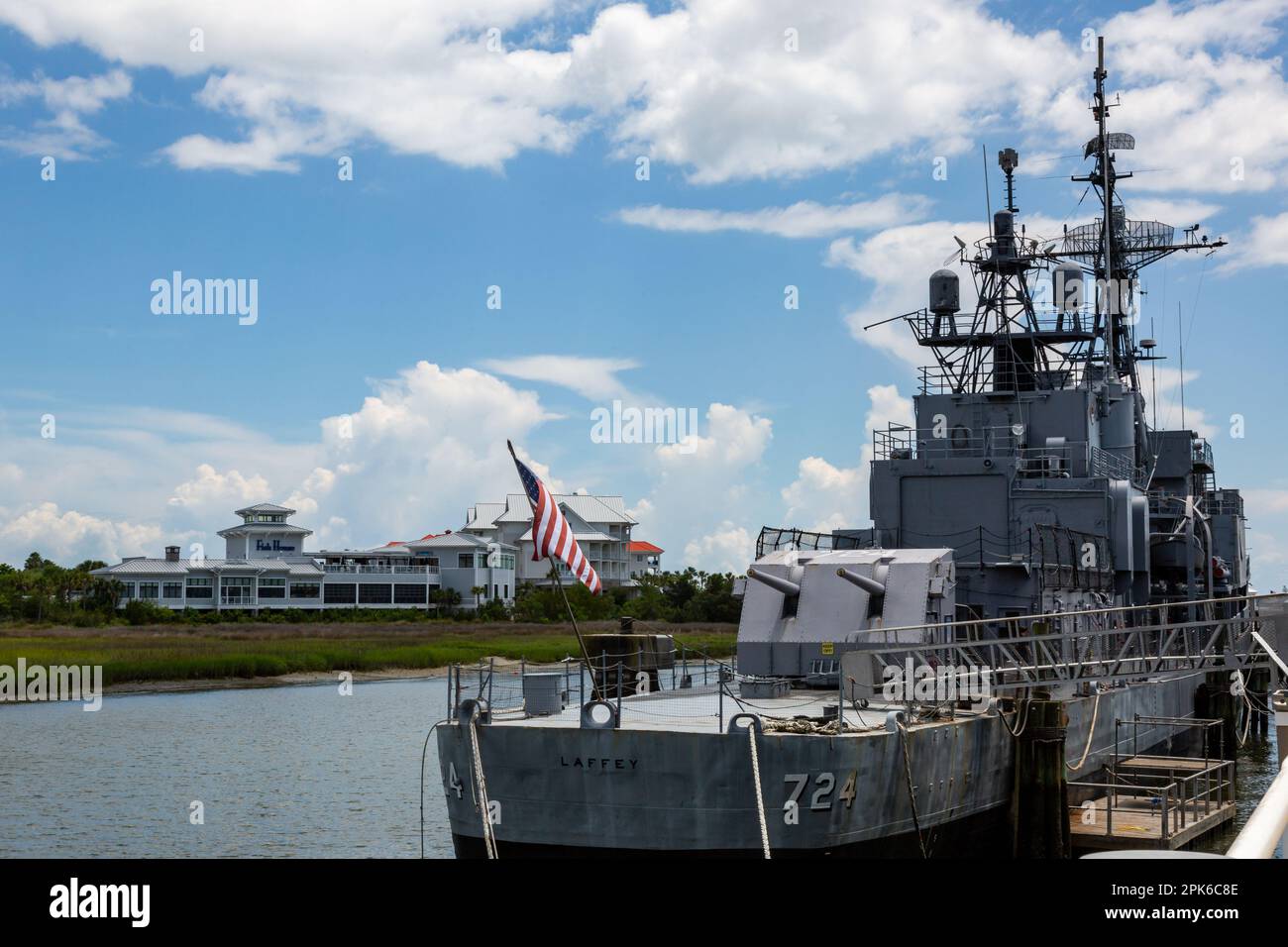 Il cacciatorpediniere USS Laffey, in pensione, è ancorato al Patriot's Point Naval and Maritime Museum a Mount Pleasant, South Carolina, USA. Foto Stock