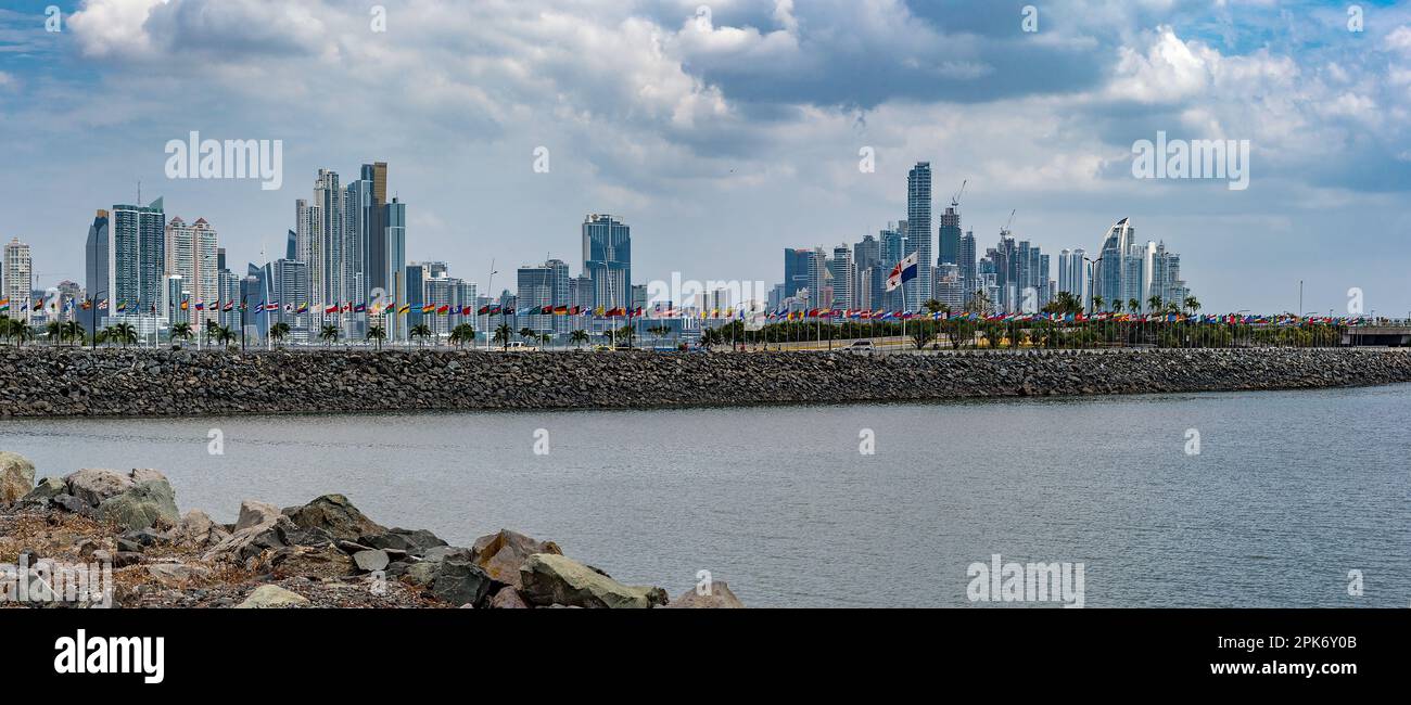 Vista dello skyline di Panama City con i suoi grattacieli. Foto Stock
