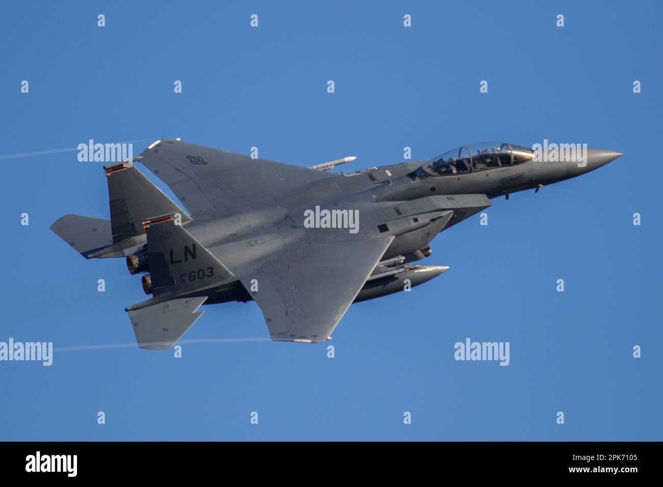 F-15E Strike Eagles decolla da RAF Lakenheath a Suffolk, 3rd aprile 2023 Foto Stock