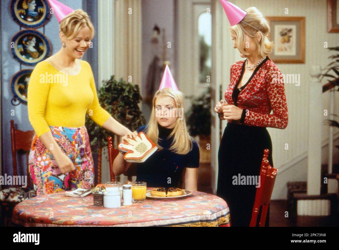 CAROLINE RHEA, MELISSA JOAN HART E BETH BRODERICK A SABRINA, LA STREGA ADOLESCENTE (1996), DIRETTA DA PETER BALDWIN, MELISSA JOAN HART, ANSON WILLIAMS, GARY HALVORSON E PAUL HOEN. Credit: VIACOM PRODUCTIONS / Album Foto Stock