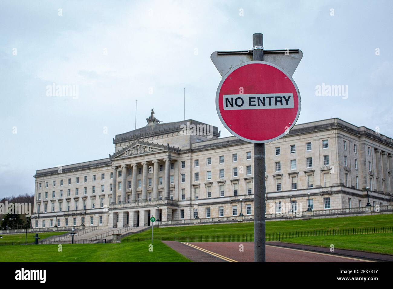 Nessun segno di enterty nei motivi del Parlamento di Stormont a Belfast nell'Irlanda del Nord. Foto Stock