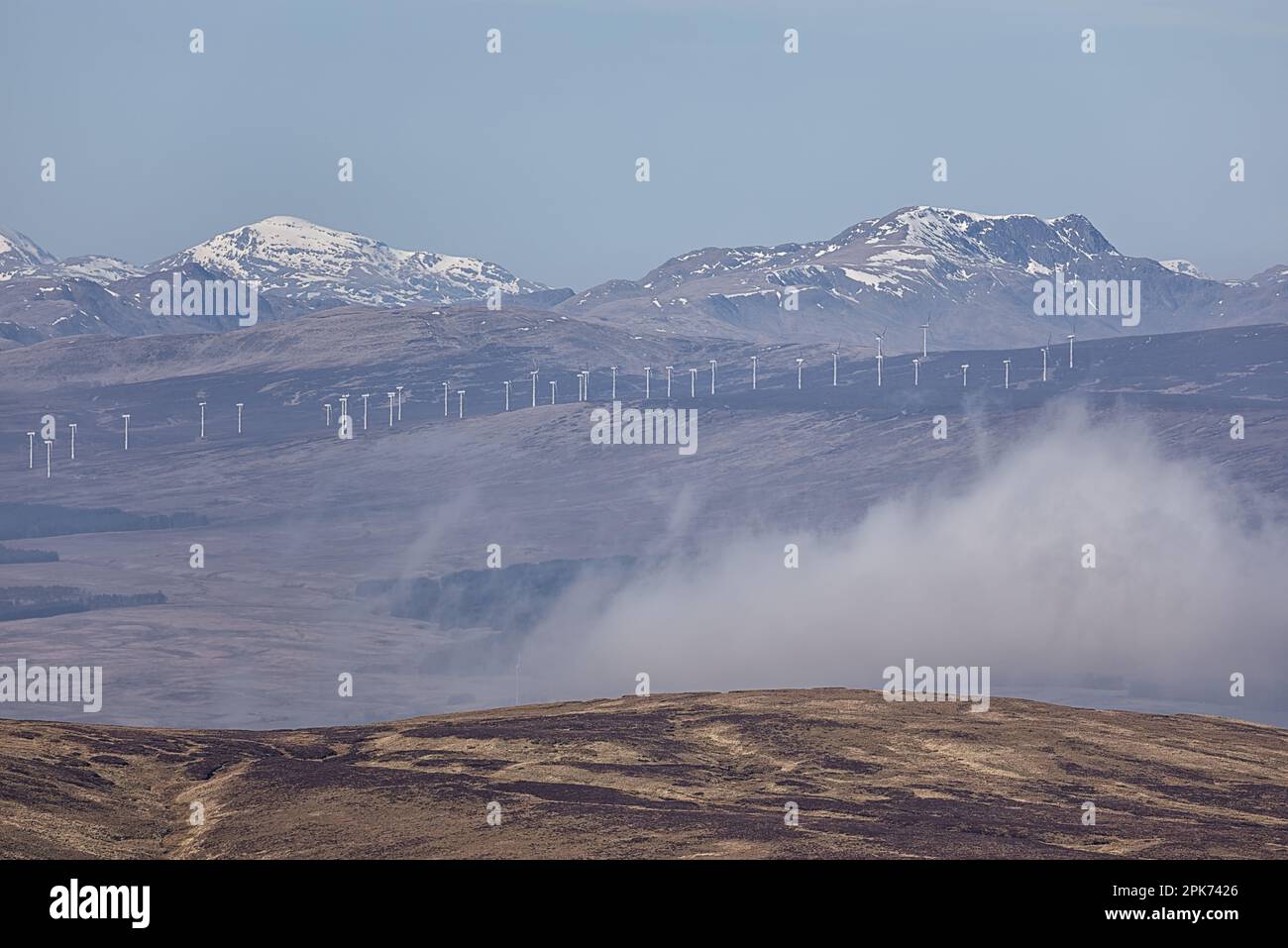Turbine eoliche nelle montagne scozzesi Foto Stock