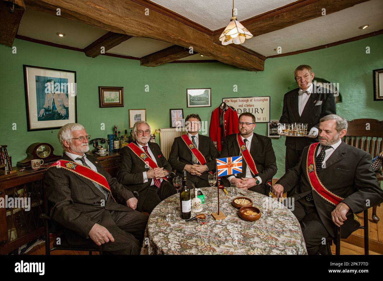 Membri della sezione amici della Royalty britannica - tedesca di Nettetal , il club si prepara a celebrare re Carlo III in Germania Foto Stock