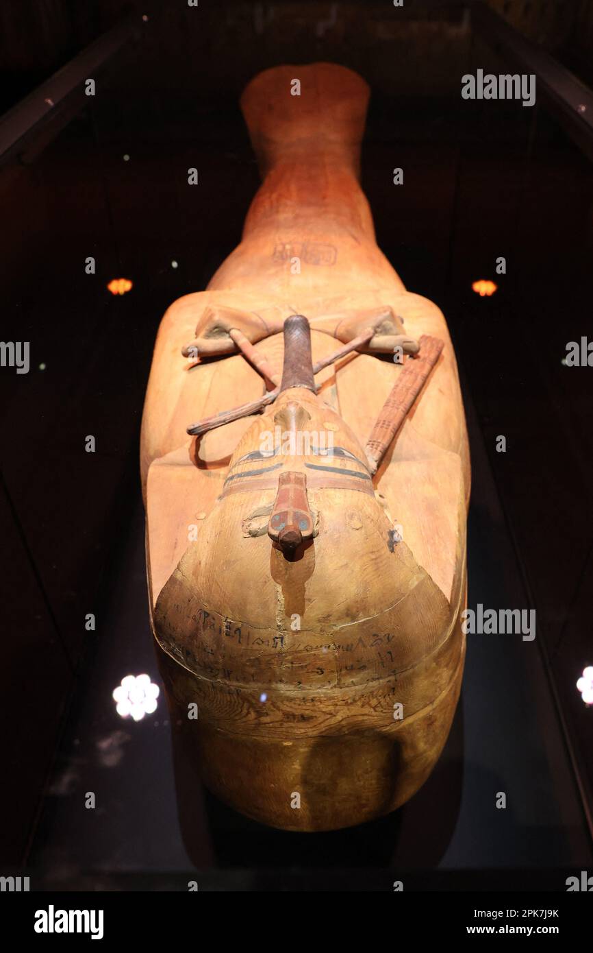 Parigi (Francia), 6 aprile 2023, la mostra “Ramses il Grande e l’Oro dei Faraoni” alla Grande Halle de la Villette di Parigi (Francia), il 6 aprile 2023, aprirà dal 7 aprile al 6 settembre. Saranno esposte circa 180 opere eccezionali, tra cui il famoso Tesoro di Tanis e la collana d'oro di Psusenes i, o il sarcofago del faraone Ramses II Foto di Jerome Domine/ABACAPRESS.COM Credit: Abaca Press/Alamy Live News Foto Stock