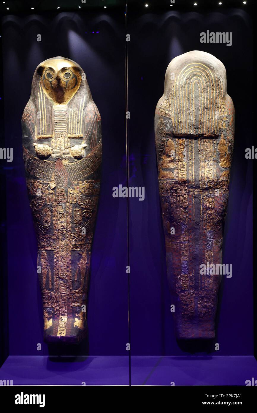 Parigi (Francia), 6 aprile 2023, la mostra “Ramses il Grande e l’Oro dei Faraoni” alla Grande Halle de la Villette di Parigi (Francia), il 6 aprile 2023, aprirà dal 7 aprile al 6 settembre. Saranno esposte circa 180 opere eccezionali, tra cui il famoso Tesoro di Tanis e la collana d'oro di Psusenes i, o il sarcofago del faraone Ramses II Foto di Jerome Domine/ABACAPRESS.COM Credit: Abaca Press/Alamy Live News Foto Stock