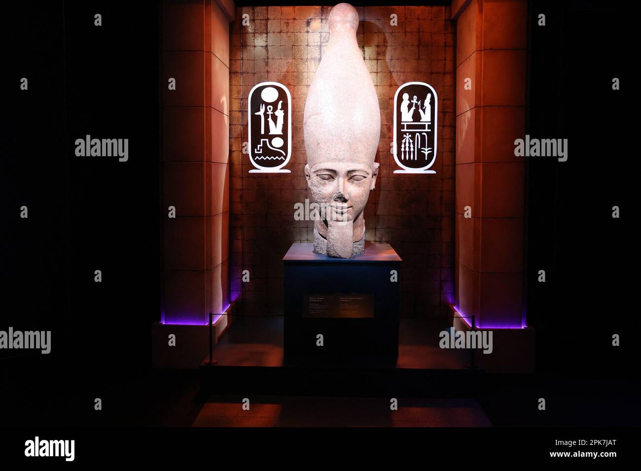 Parigi (Francia), 6 aprile 2023, la mostra “Ramses il Grande e l’Oro dei Faraoni” alla Grande Halle de la Villette di Parigi (Francia), il 6 aprile 2023, aprirà dal 7 aprile al 6 settembre. Saranno esposte circa 180 opere eccezionali, tra cui il famoso Tesoro di Tanis e la collana d'oro di Psusenes i, o il sarcofago del faraone Ramses II Foto di Jerome Domine/ABACAPRESS.COM Credit: Abaca Press/Alamy Live News Foto Stock