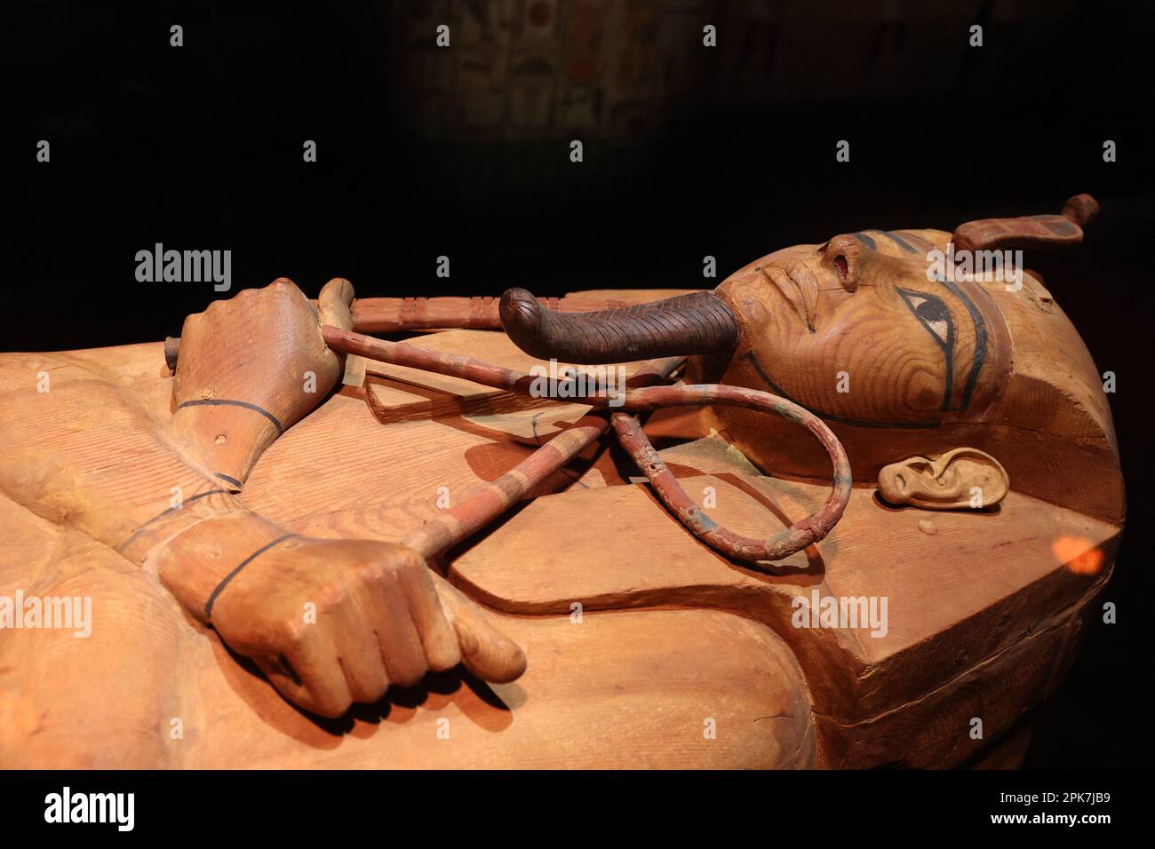 Parigi (Francia), 6 aprile 2023, la mostra “Ramses il Grande e l’Oro dei Faraoni” alla Grande Halle de la Villette di Parigi (Francia), il 6 aprile 2023, aprirà dal 7 aprile al 6 settembre. Saranno esposte circa 180 opere eccezionali, tra cui il famoso Tesoro di Tanis e la collana d'oro di Psusenes i, o il sarcofago del faraone Ramses II Foto di Jerome Domine/ABACAPRESS.COM Credit: Abaca Press/Alamy Live News Foto Stock