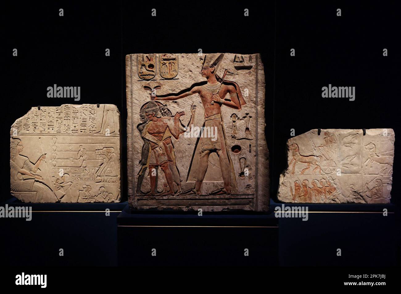 Parigi (Francia), 6 aprile 2023, la mostra “Ramses il Grande e l’Oro dei Faraoni” alla Grande Halle de la Villette di Parigi (Francia), il 6 aprile 2023, aprirà dal 7 aprile al 6 settembre. Saranno esposte circa 180 opere eccezionali, tra cui il famoso Tesoro di Tanis e la collana d'oro di Psusenes i, o il sarcofago del faraone Ramses II Foto di Jerome Domine/ABACAPRESS.COM Credit: Abaca Press/Alamy Live News Foto Stock