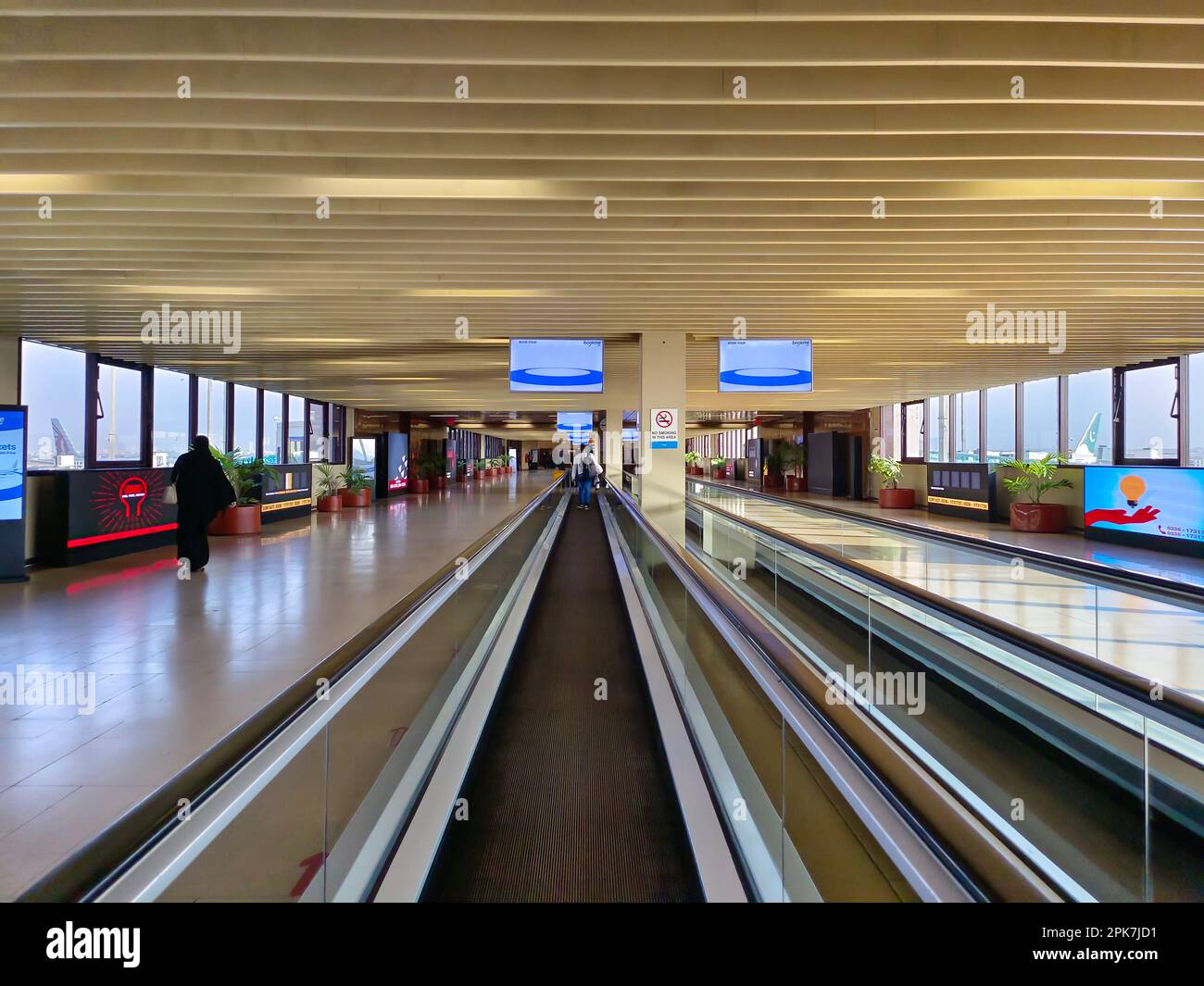 Aeroporto internazionale di Jinnah, sala partenze Karachi Foto Stock