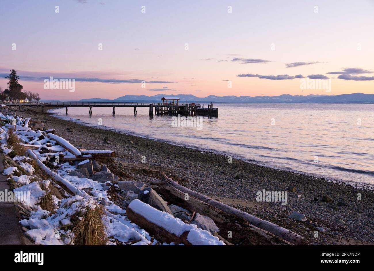 Davis Bay Pier sulla Sunshine Coast della British Columbia in inverno. Foto Stock