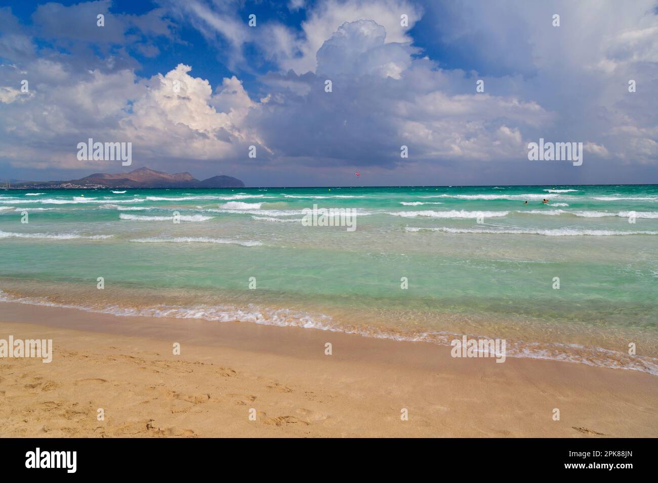 Mar Mediterraneo a Can Picafort, Maiorca, Isole Baleari, Spagna Foto Stock