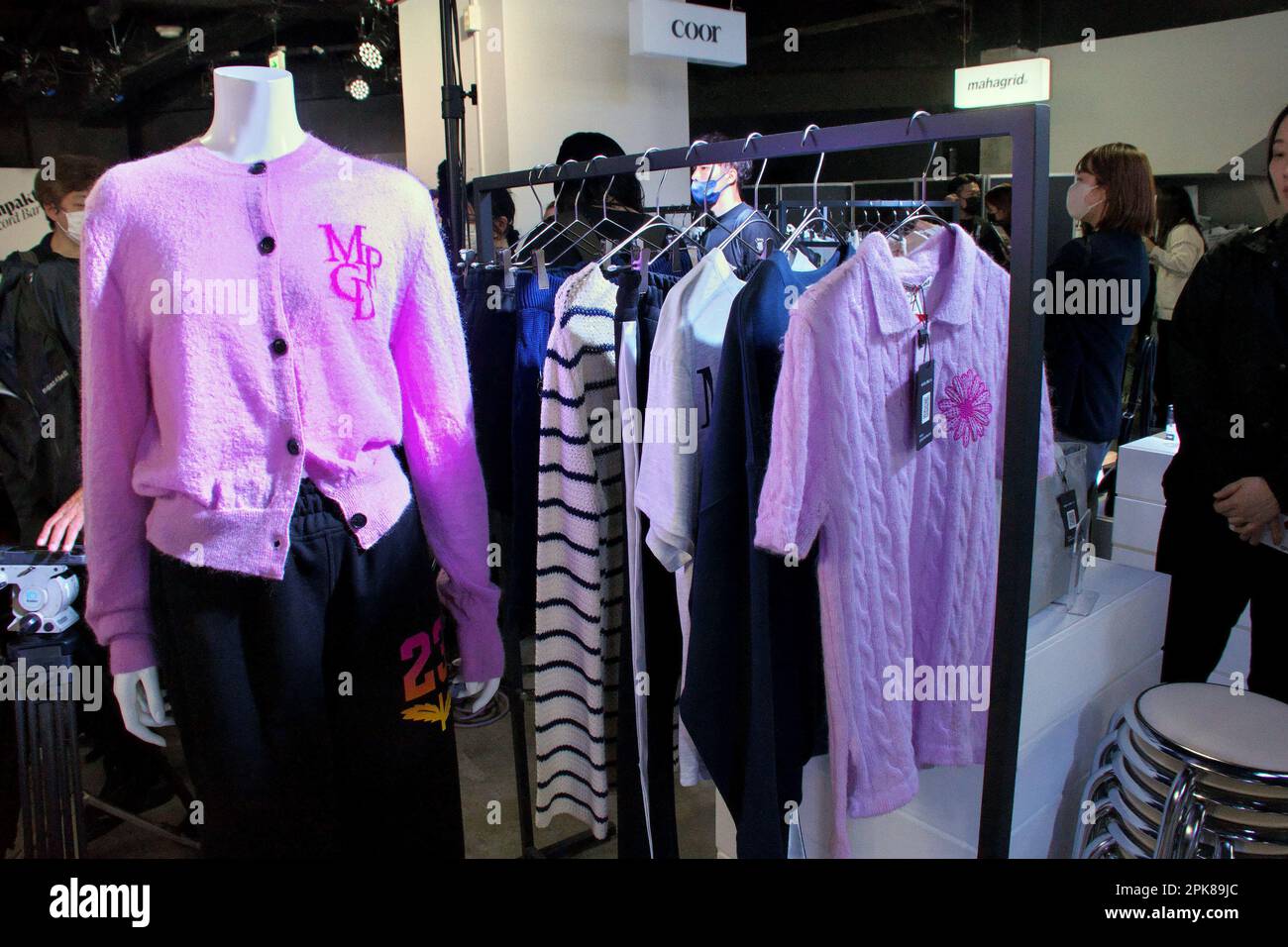 Tokyo, Giappone. 06th Apr, 2023. Una panoramica generale del pop-up multi-brand moda sudcoreano MUSINSA a Tokyo, Giappone, giovedì 6 aprile 2023. Foto di Keizo Mori/UPI Credit: UPI/Alamy Live News Foto Stock