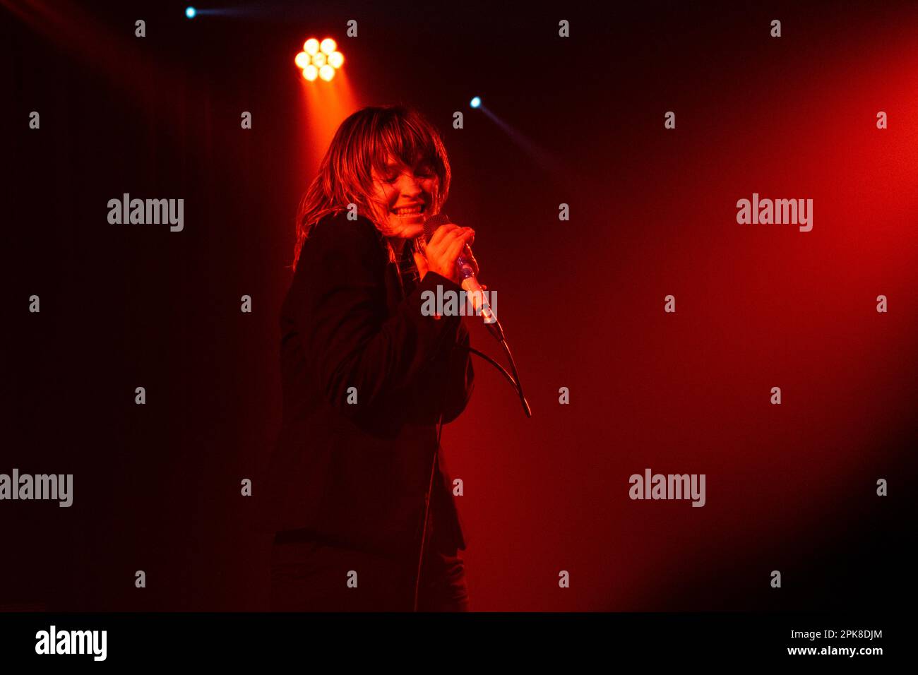 L'artista e cantante britannico Billy Nomates ha suonato dal vivo al la Nau Club di Barcellona il 22 2023 marzo. Foto: Rob Watkins Foto Stock