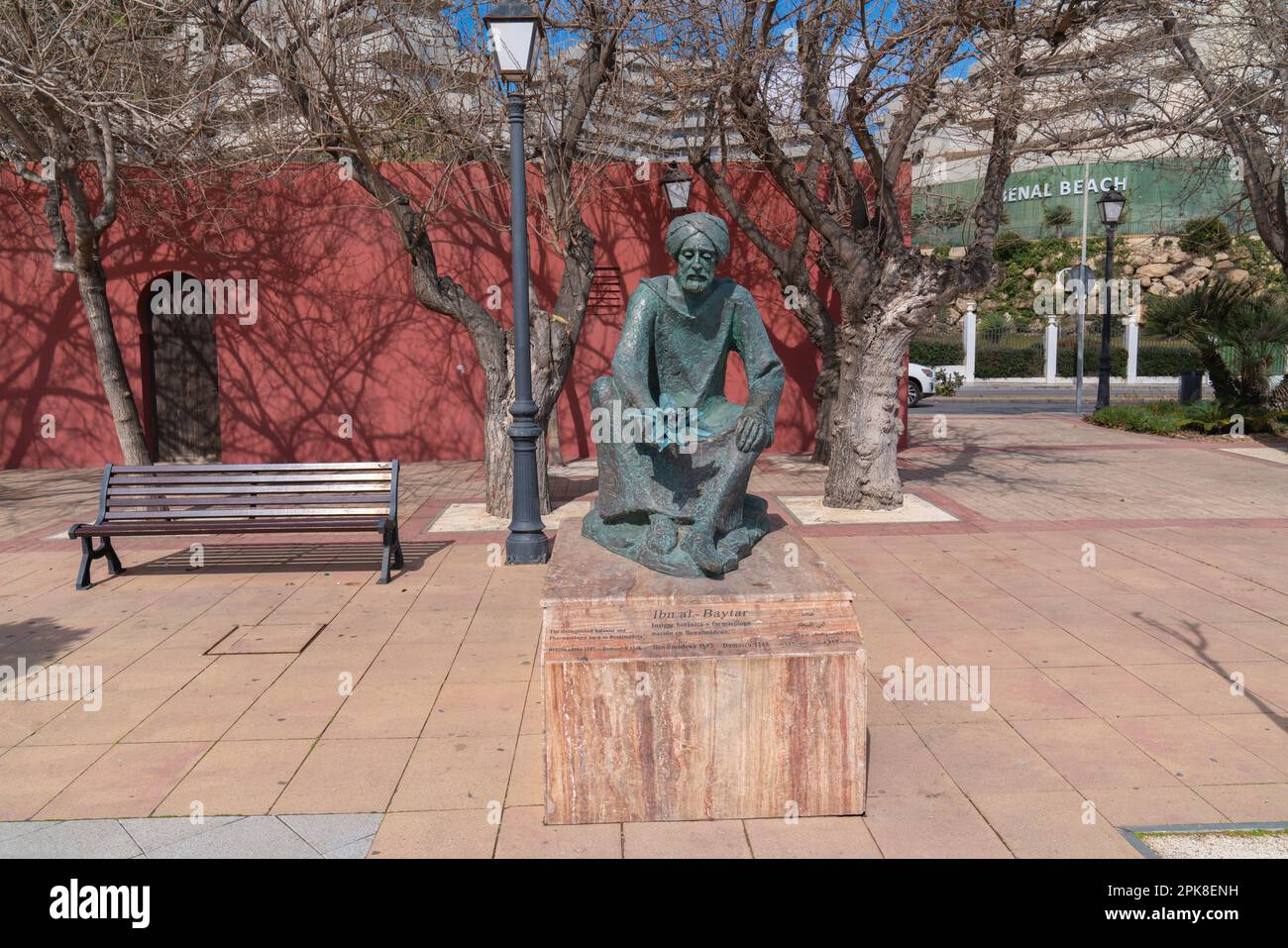 Benalmadena statua di Ibn al-Baytar botanico e farmacologo sul lungomare Spagna Costa del Sol Foto Stock