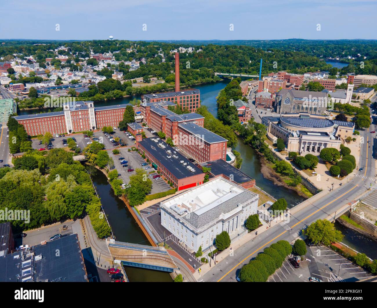 Vista aerea di Boott Mills alla foce del fiume Concord fino al fiume Merrimack nel centro storico di Lowell, Massachusetts, ma, USA. Foto Stock