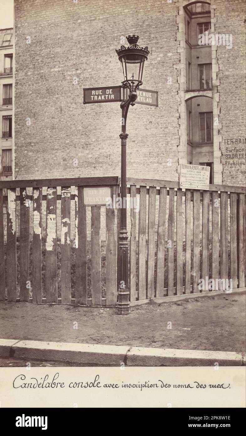 Candélabre Console avec Inscription des doms des Rues] circa 1877 di Charles Marville Foto Stock