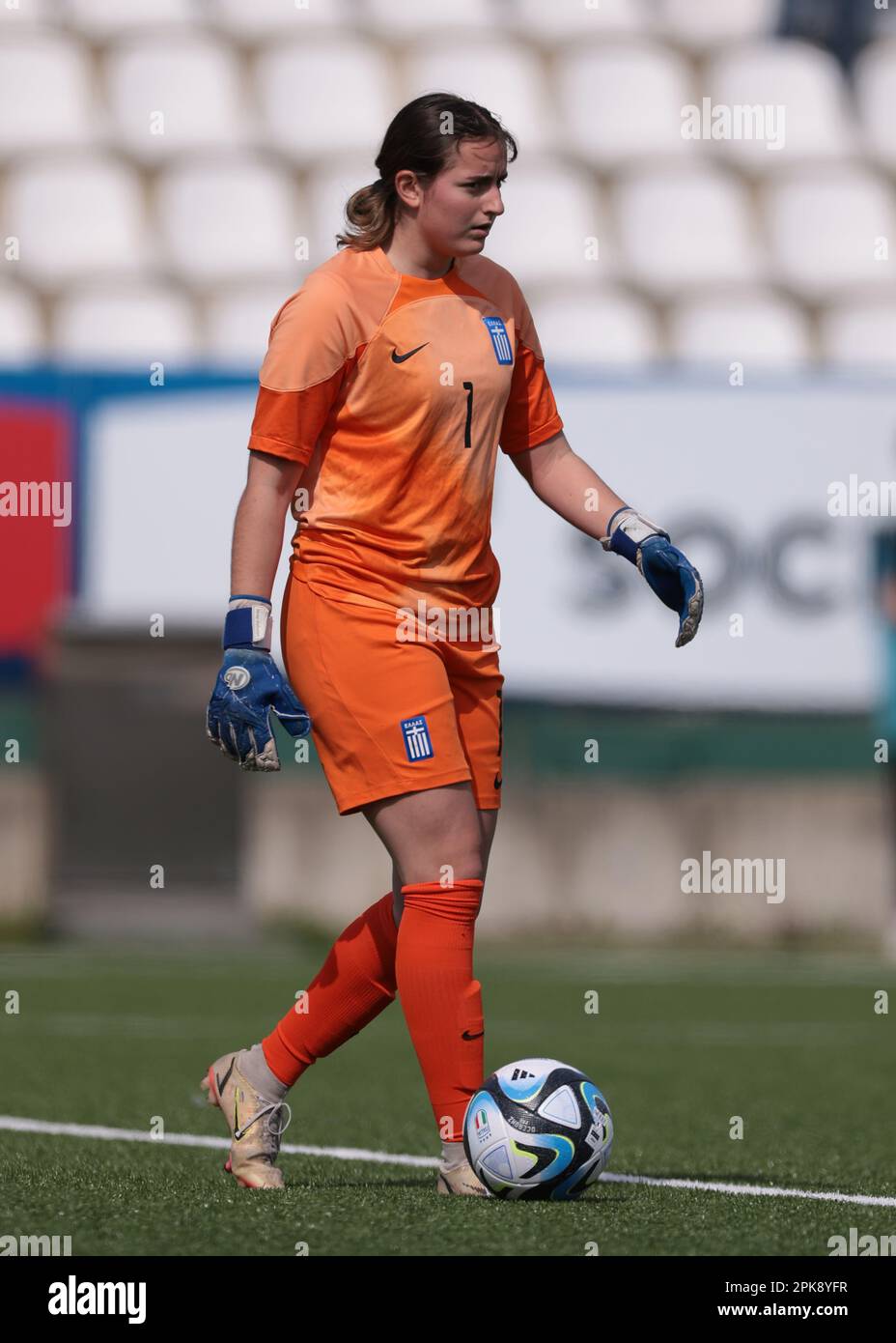 Vercelli, Italia, 5th aprile 2023. Angeliki Griva di Grecia durante la partita del Campionato UEFA U19 allo Stadio Silvio Piola di Vercelli. L'immagine di credito dovrebbe essere: Jonathan Moskrop / Sportimage Foto Stock