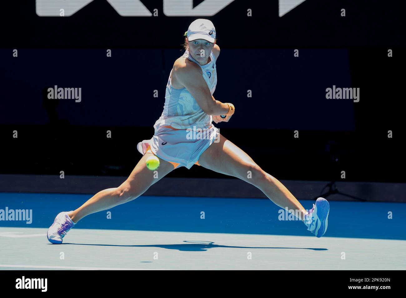 IgA Swiatek della Polonia in azione al torneo di tennis Australian Open