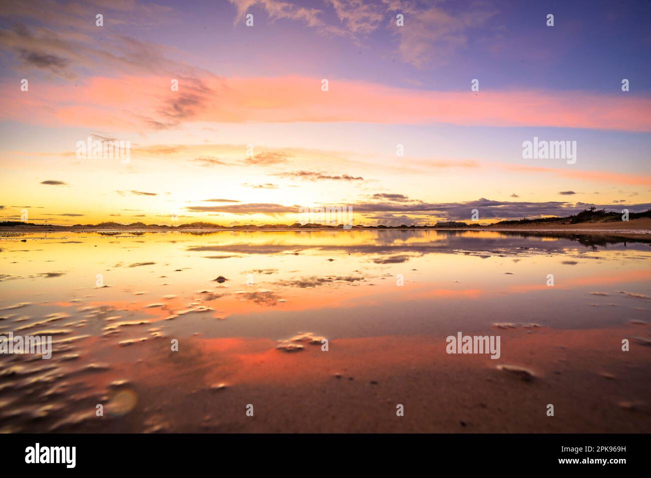 Alba nelle dune di Corralejo. Romantica alba sul Parco Nazionale di Corralejo, Isole Canarie, Spagna Foto Stock