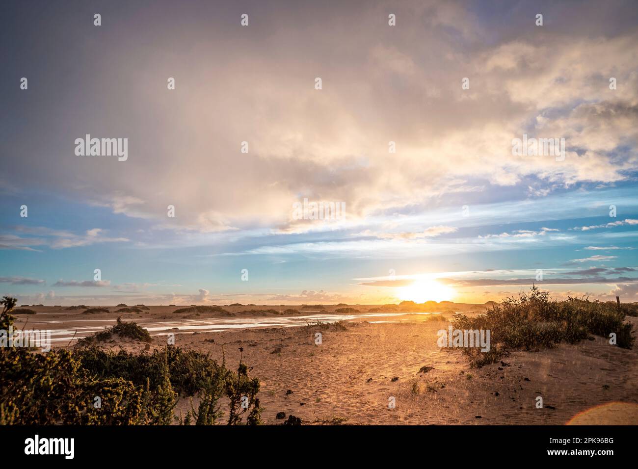 Alba sulle dune di Corralejo. Romantica alba sul Parco Nazionale di Corralejo, Isole Canarie, Spagna Foto Stock