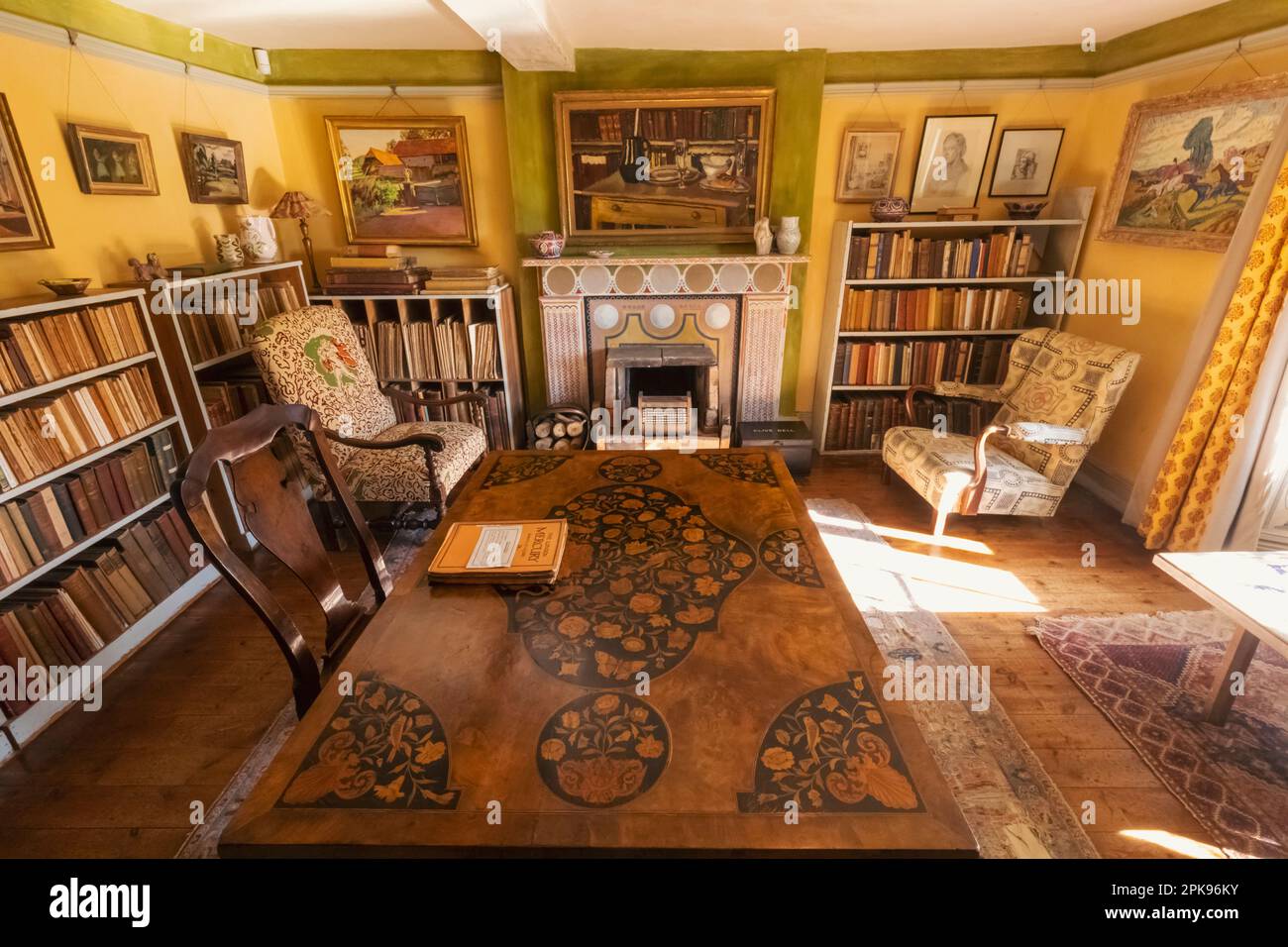 Inghilterra, East Sussex, Firle, West Firle, Charleston House, Casa di Vanessa Bell e Duncan Grant, vista interna della camera Foto Stock