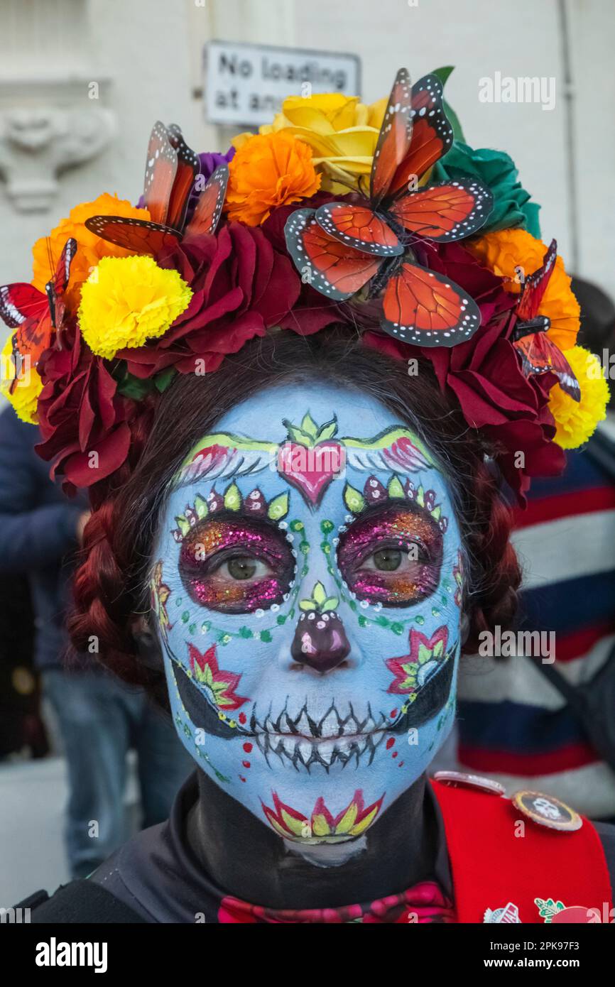 Inghilterra, East Sussex, Eastbourne, partecipante alla Processione annuale della Bonfire Society Foto Stock