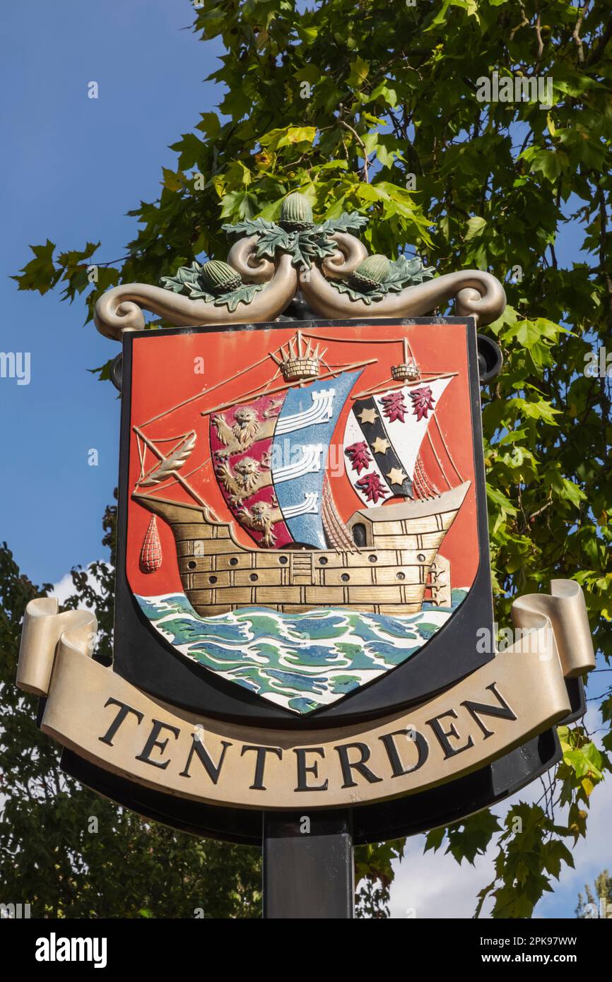 Inghilterra, Kent, Tenterden, Tenterden Coat of Arms Sign Foto Stock
