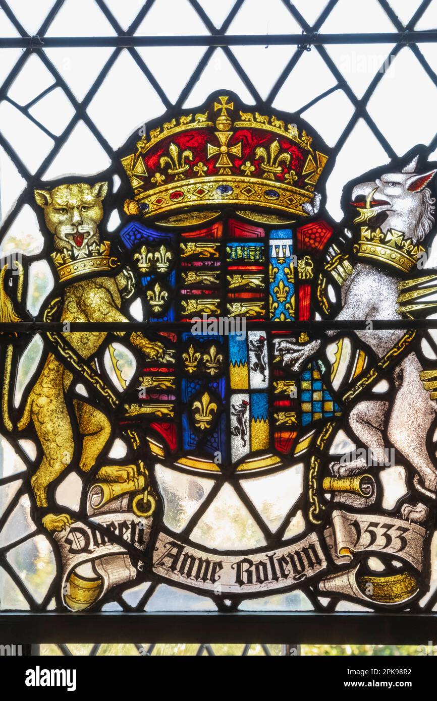 Inghilterra, Kent, Hever, Castello di Hever, vetrata raffigurante il mantello delle armi di Anna Bolena Foto Stock