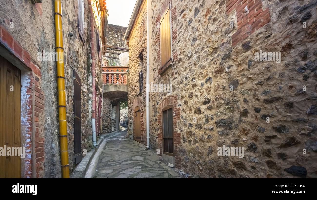 Strada del paese a Llauro. Foto Stock Strada del paese a Llauro. Foto Stock