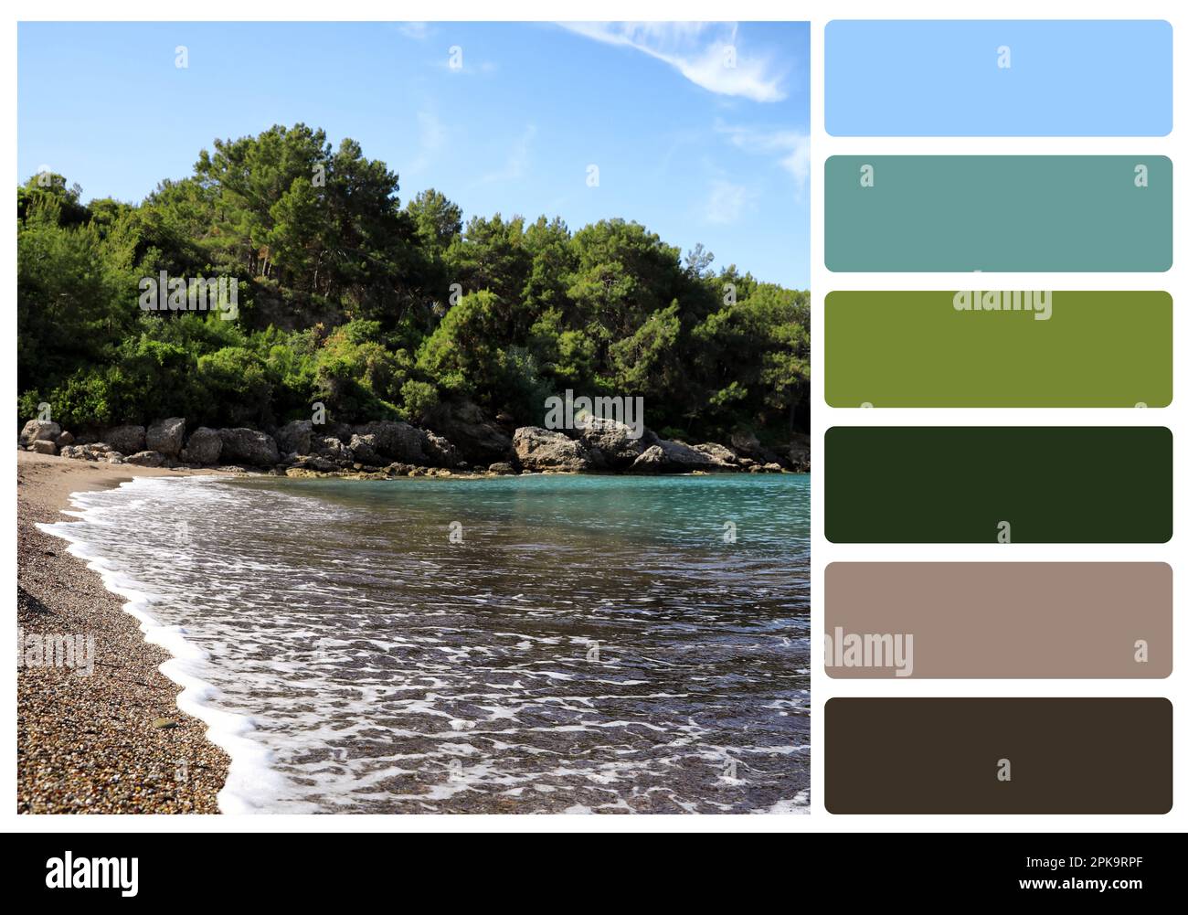 Tavolozza di colori adatta alla foto di bella spiaggia vicino al mare e collina rocciosa con foresta Foto Stock