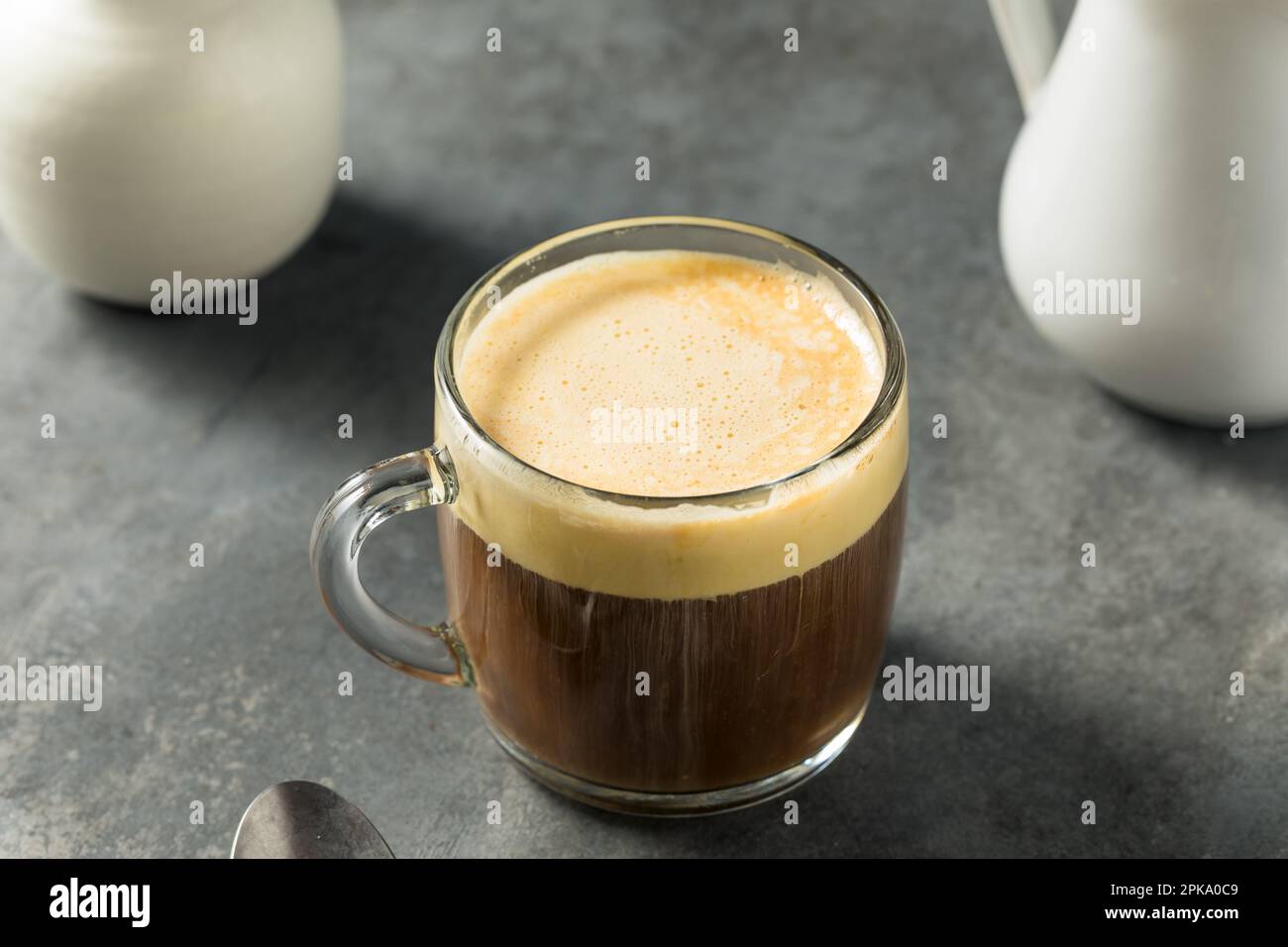 Caldo caffè all'uovo vietnamita da bere a colazione Foto Stock