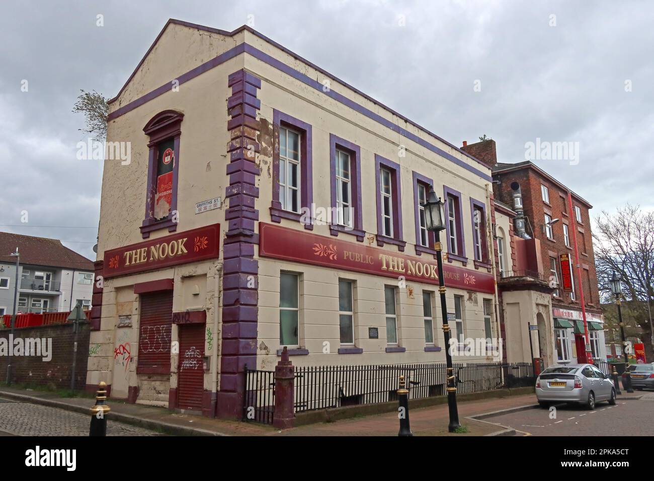 Higsons storico Boozer, The Nook, Griffiths St, Nelson Street, Liverpool Chinatown pub, Merseyside, Inghilterra, REGNO UNITO, L1 5DW Foto Stock