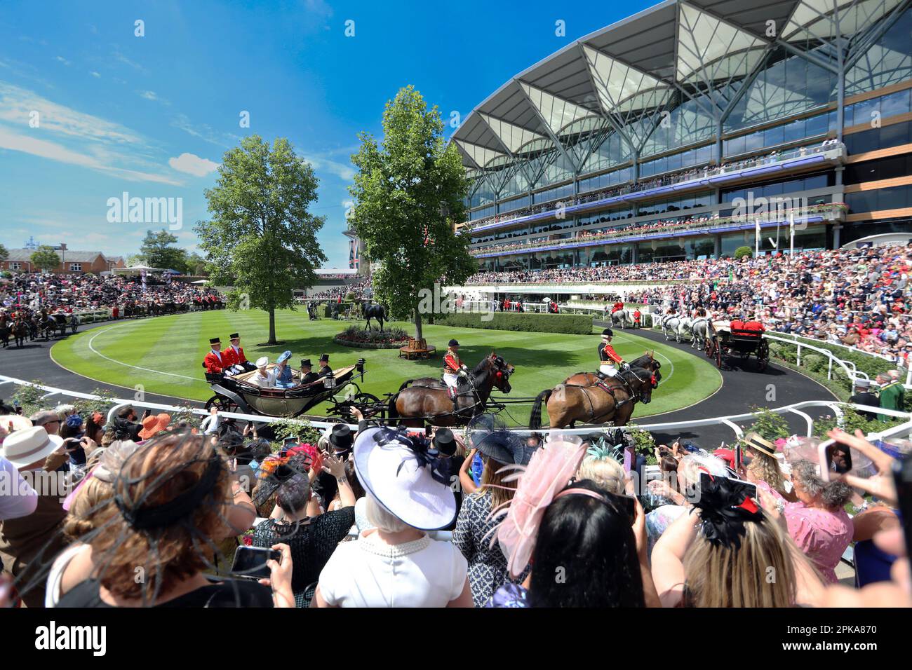 15.06.2022, Gran Bretagna, Windsor, Ascot - arrivo della famiglia reale nell'anello di piombo alle corse dei cavalli durante la settimana di gara di Royal Ascot. 00S220615D13 Foto Stock