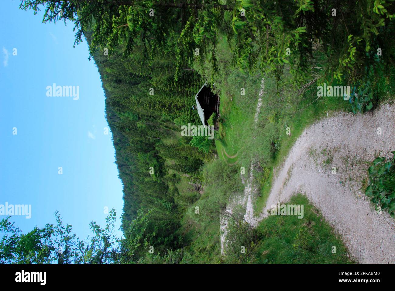 Rifugio di caccia a Fischbachtal, sentiero escursionistico, estate, Alpenwelt Karwendel, Krün, Germania, Baviera, alta Baviera Foto Stock