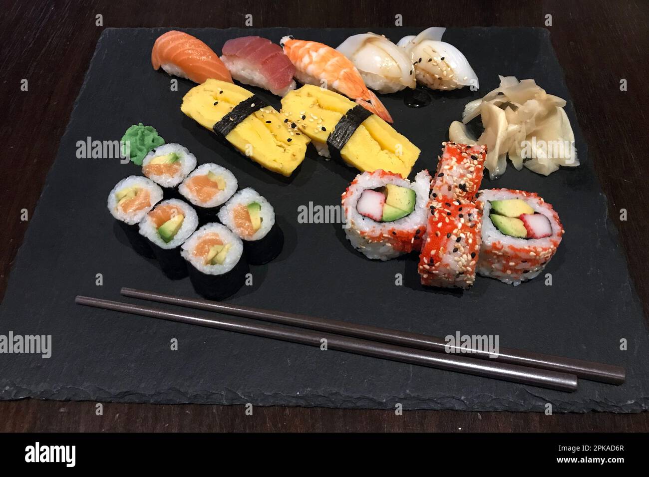 03.03.2023, Germania, , Berlino - Sushi. 00S230322D429CAROEX.JPG [RELEASE DEL MODELLO: NON applicabile, RELEASE DELLA PROPRIETÀ: NO (c) caro images / Sorge, http://ww Foto Stock