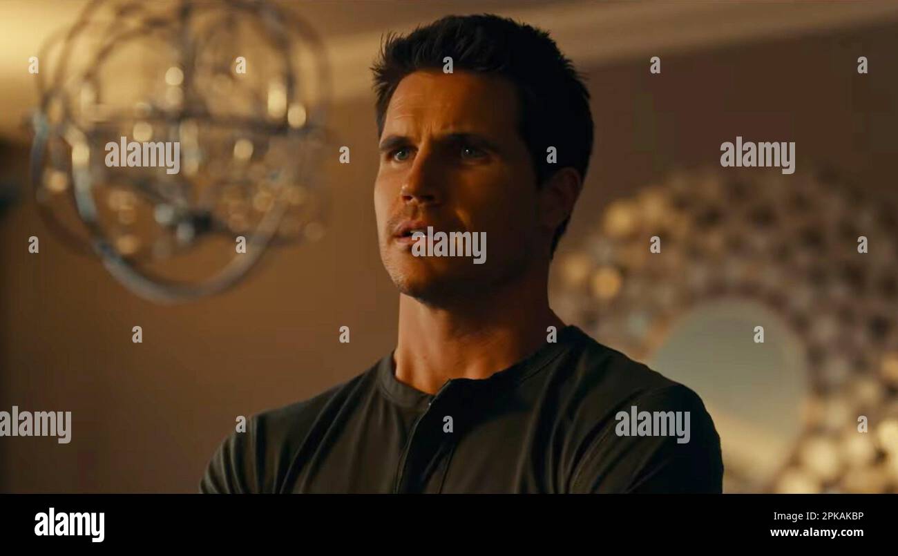 SIMULANTE, Robbie Amell, 2023. © Vertical Entertainment /courtesy Everett Collection Foto Stock