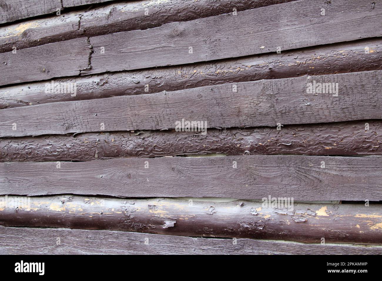 Vecchia recinzione economica di legno fatta di assi Foto Stock
