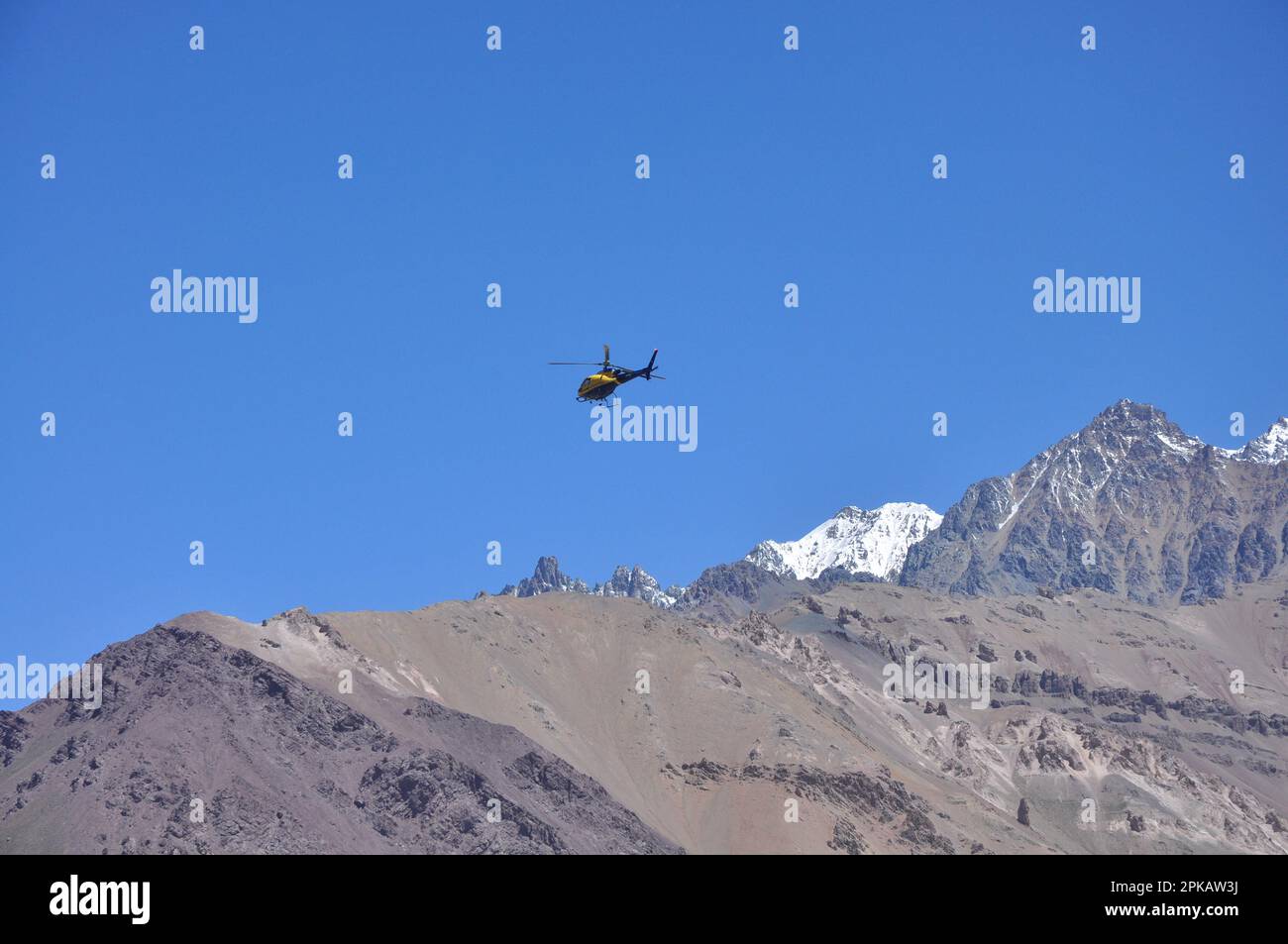 Vuelo de helicóptero de rescate Foto Stock