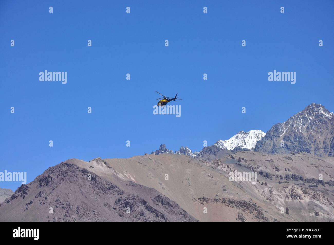 Vuelo de helicóptero de rescate Foto Stock
