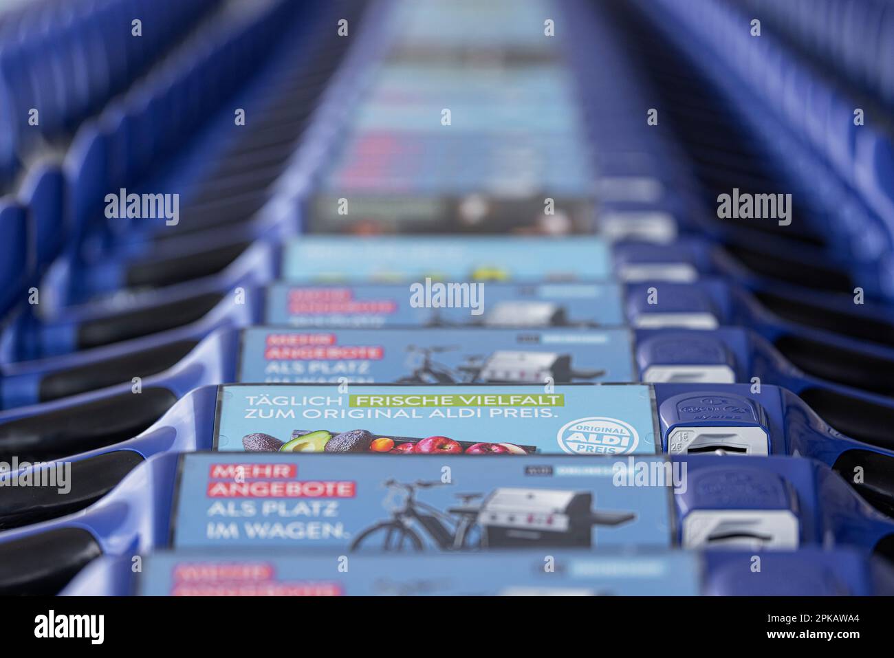 Carrello di un negozio Aldi Nord a Wilhelmshaven, bassa Sassonia, Germania Foto Stock