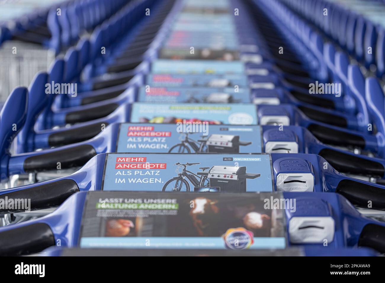 Carrello di un negozio Aldi Nord a Wilhelmshaven, bassa Sassonia, Germania Foto Stock