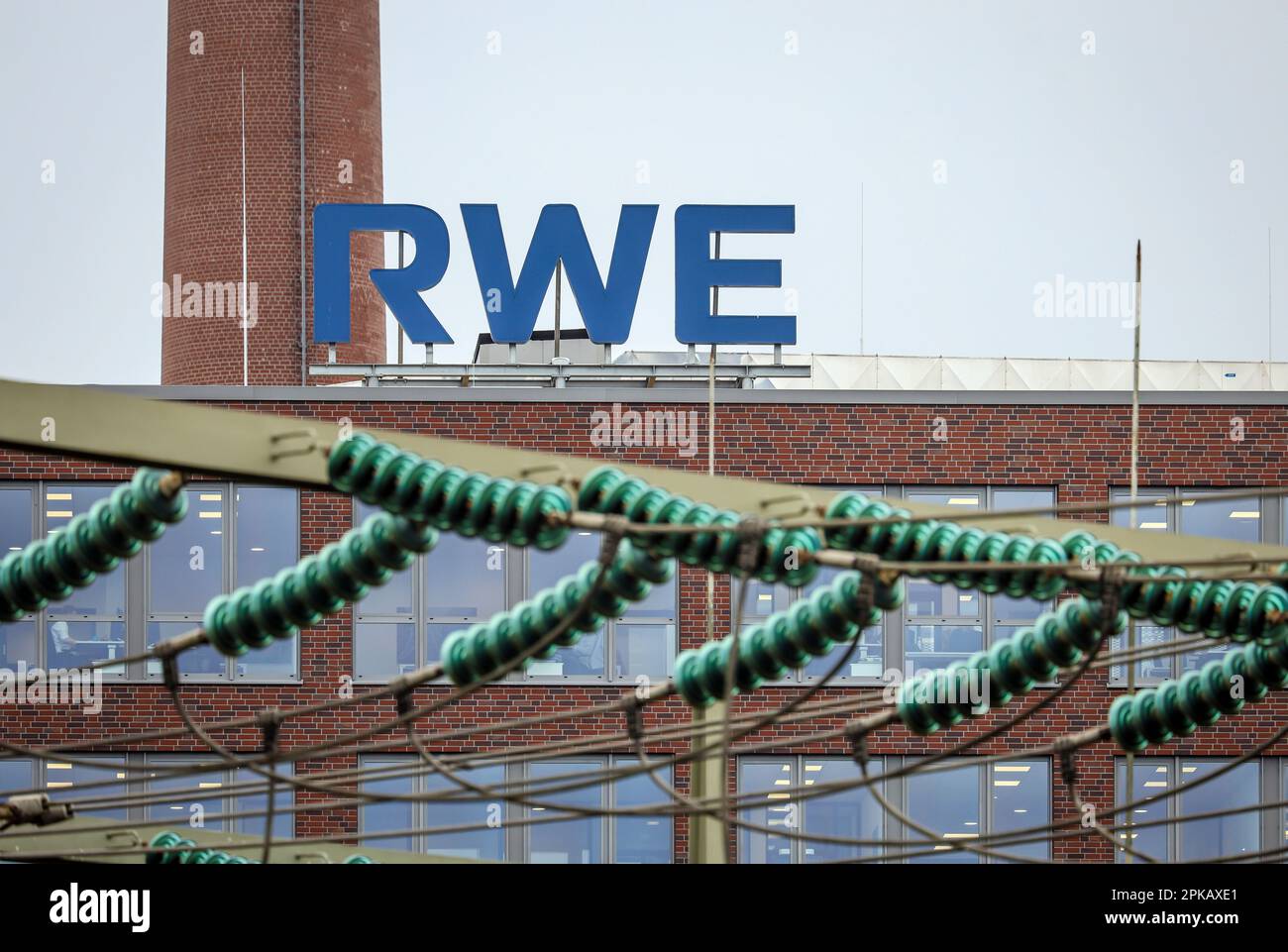 Essen, Renania settentrionale-Vestfalia, Germania - sede centrale RWE, campus RWE con sottostazione. Foto Stock