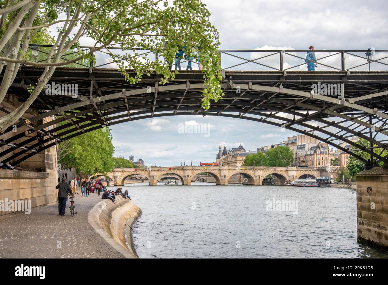 Sotto il Pont des Arts pcturesque a Parigi, Francia Foto Stock