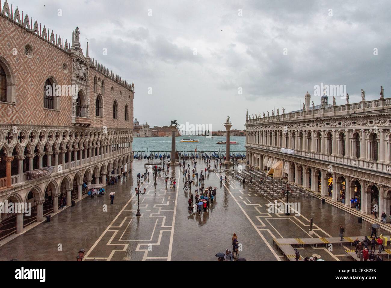 Piazza San Marco a Venezia in caso di maltempo e alta marea, Italia Foto Stock