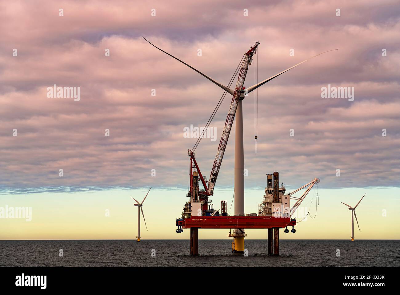 Manutenzione delle turbine eoliche nel Kattegat, Mar Baltico, Danimarca Foto Stock