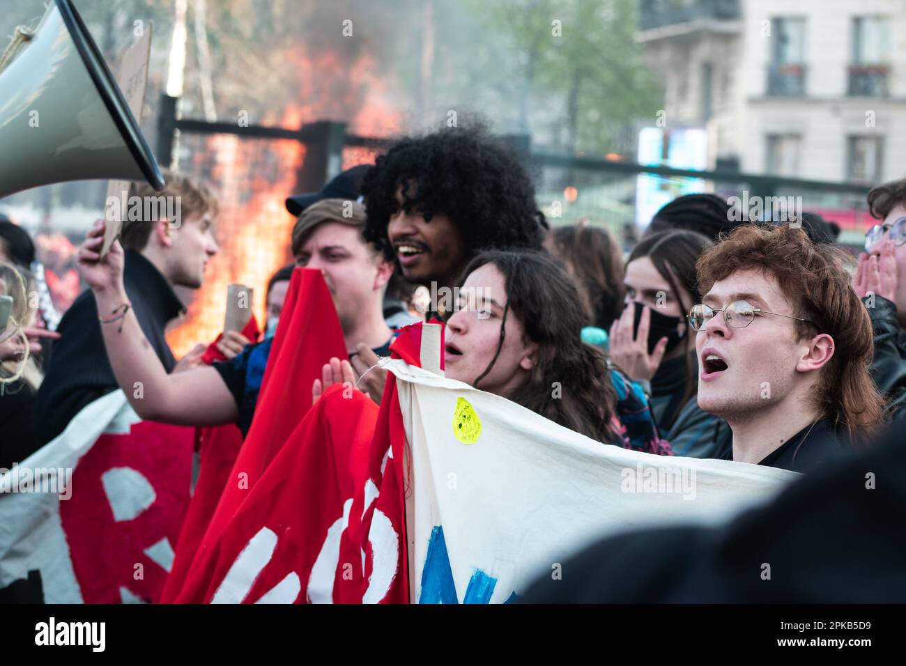 Parigi, Francia, 6 aprile 2023. I giovani protestano contro la riforma pensionistica - Jacques Julien/Alamy Live News Foto Stock