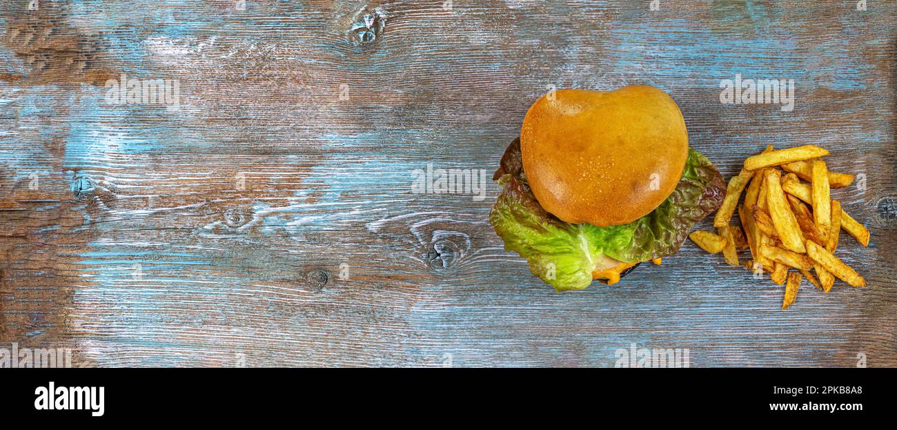 Veggie hamburger e patatine fritte. Foto Stock