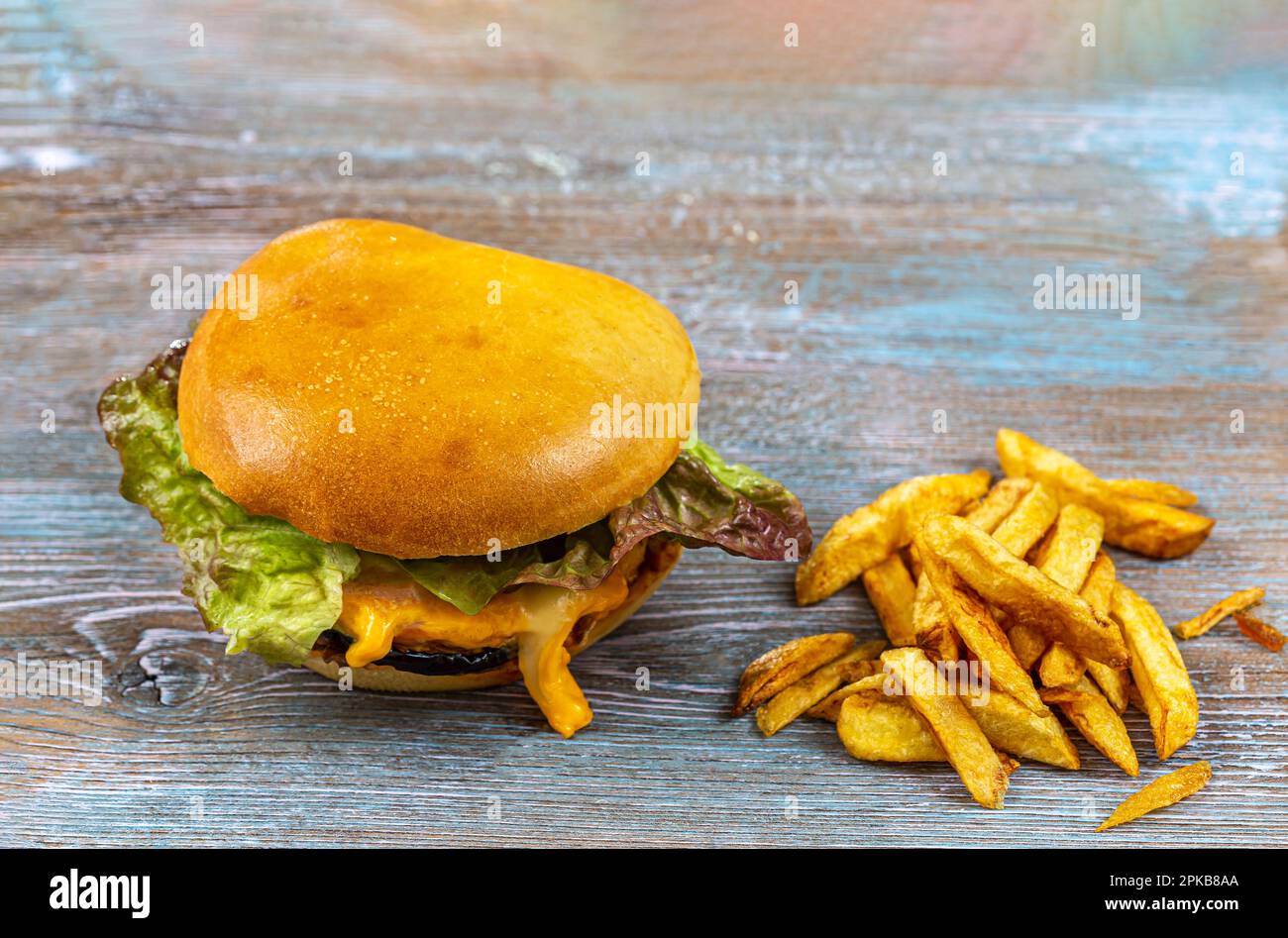 Veggie hamburger e patatine fritte. Foto Stock