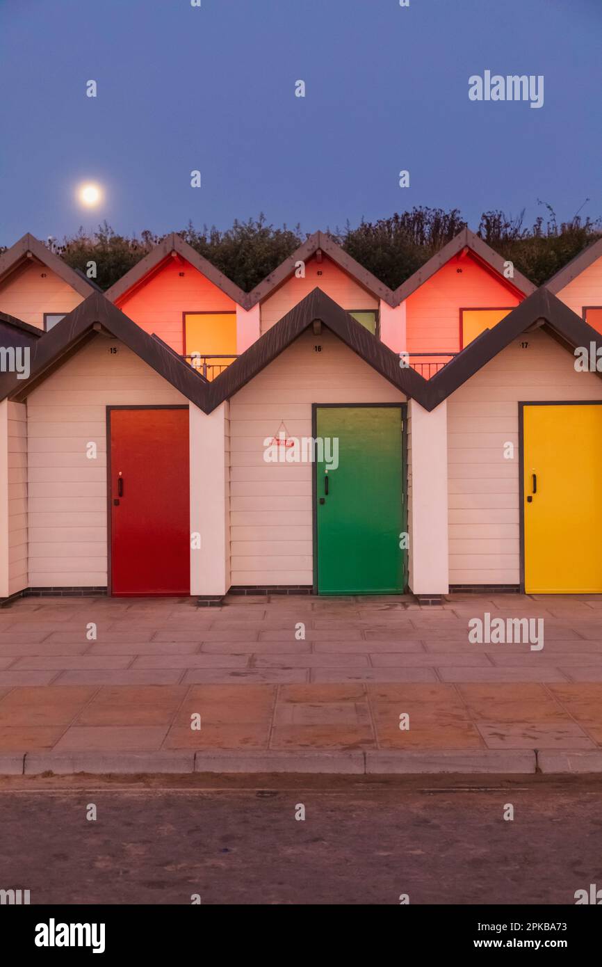Inghilterra, Dorset, Isola di Purbeck, Swanage, Colourful Beach Huts Foto Stock