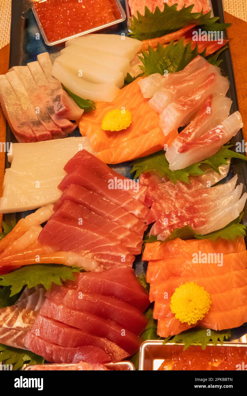 Giappone, Honshu, Tokyo, esposizione di pesce fresco crudo Sashimi Foto Stock